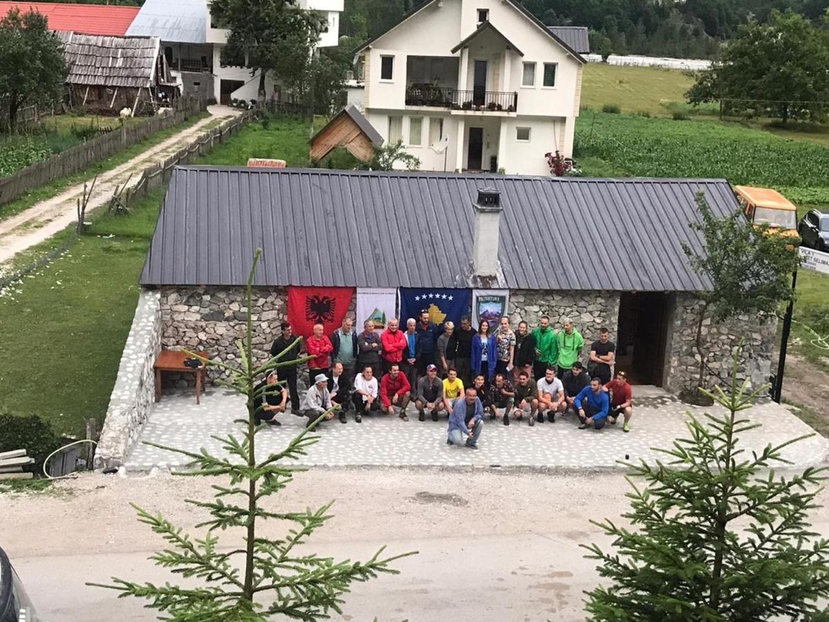 Bujtina Izet Selimaj Hotel Valbone Exterior foto